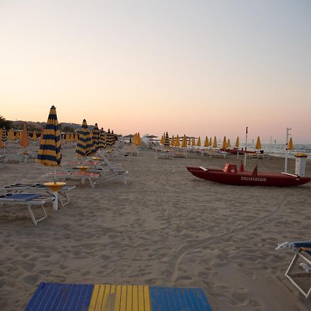 Hotel Eden Grottammare Exteriör bild