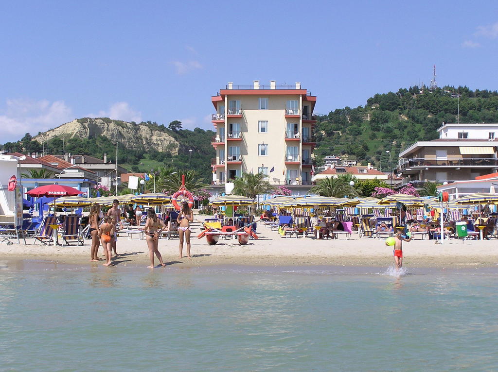 Hotel Eden Grottammare Exteriör bild